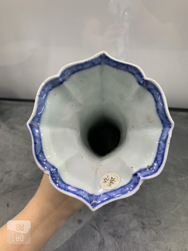 清康熙青花山水楼阁纹海棠形花觚 - 图9